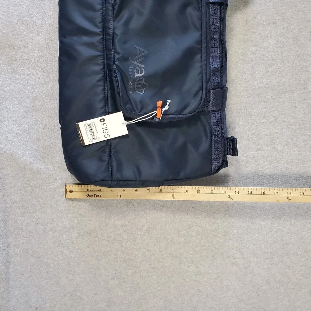 FIGS SCRUBS Midnight Blue 8 Pocket Weekender Duffle Bag Aya Healthcare New Tags
